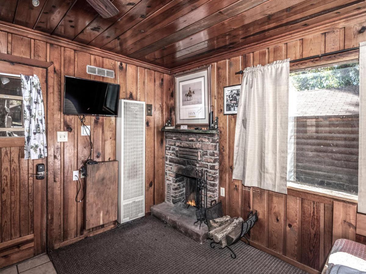 Perfect Cabin, 2 Bedrooms, Fireplace, Midtown, Sleeps 5 ルイドソ エクステリア 写真