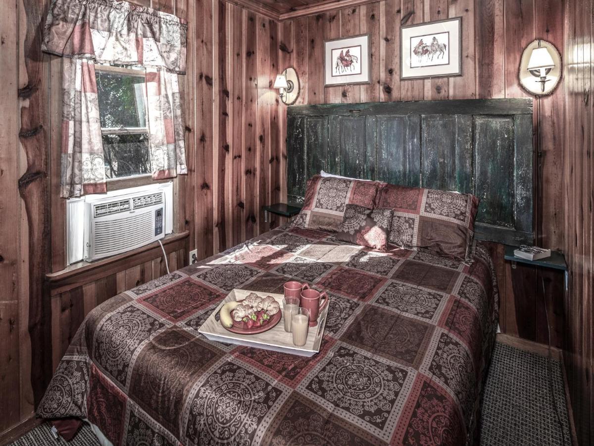 Perfect Cabin, 2 Bedrooms, Fireplace, Midtown, Sleeps 5 ルイドソ エクステリア 写真
