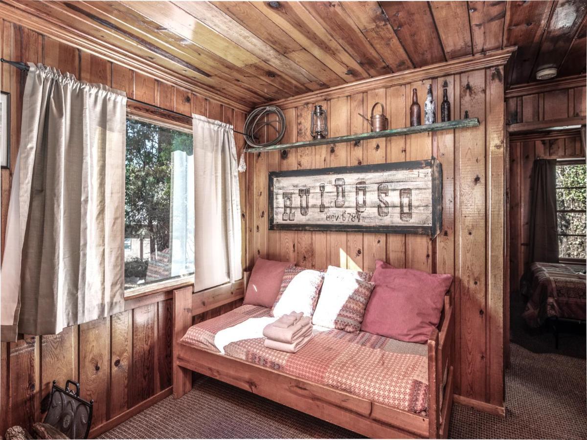 Perfect Cabin, 2 Bedrooms, Fireplace, Midtown, Sleeps 5 ルイドソ エクステリア 写真